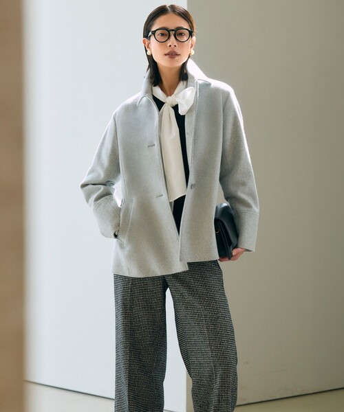 J.PRESS Ladies(J.プレス レディス)の「ショートビーバー ショート丈 ステンカラー コート(ステンカラーコート・レディース・ベージュ系/ライトグレー系/ダルブルー系/ネイビー系・S/XS)」の11枚目の写真