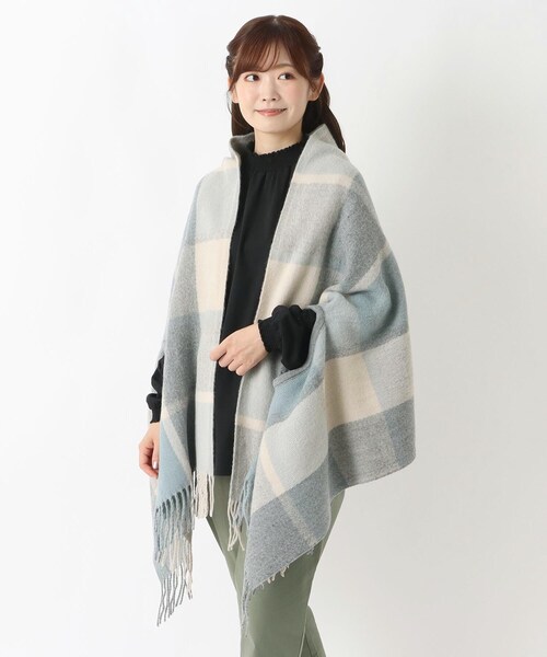 one'sterrace(ワンズテラス)の「【あったか】袖穴付きチェックストール(ストール/ショール・レディース・グレー系4/ブラック系8・99)」の3枚目の写真