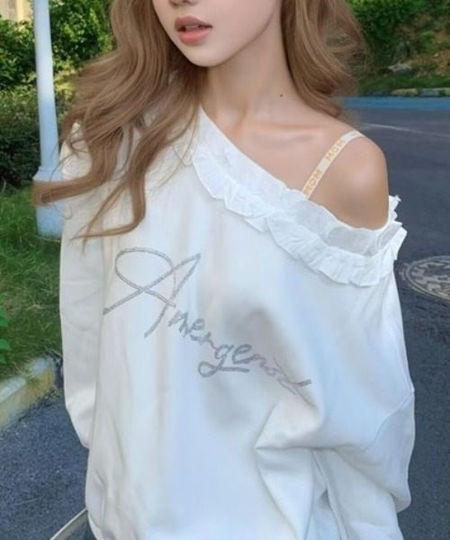 Mejoul(メジュール)の「ビジュープリントフリルネックワンショル スウェット(スウェット・レディース・ブラック/ホワイト・F)」の2枚目の写真