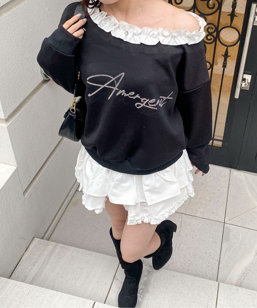 Mejoul(メジュール)の「ビジュープリントフリルネックワンショル スウェット(スウェット・レディース・ブラック/ホワイト・F)」の3枚目の写真