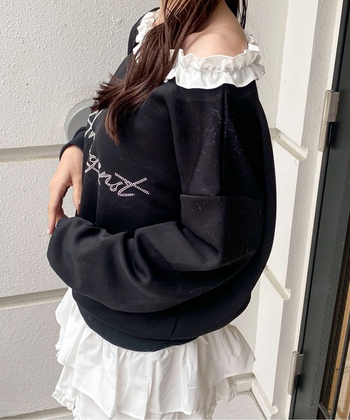 Mejoul(メジュール)の「ビジュープリントフリルネックワンショル スウェット(スウェット・レディース・ブラック/ホワイト・F)」の5枚目の写真
