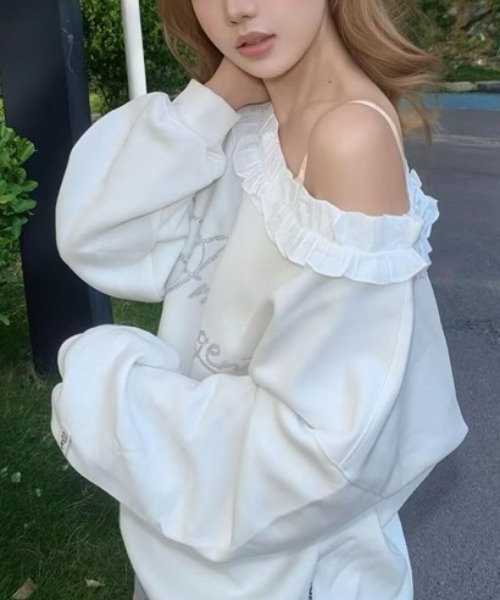 Mejoul(メジュール)の「ビジュープリントフリルネックワンショル スウェット(スウェット・レディース・ブラック/ホワイト・F)」の12枚目の写真