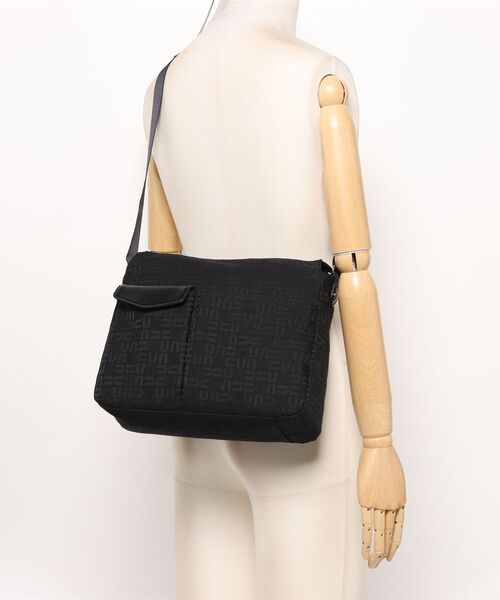 U by Ungaro（ユーバイウンガロ）の「U by ungaro(ユーバイウンガロ)　ルイ　ショルダー（L）（ショルダーバッグ・レディース・ブラック/ブルーグレー/ベージュ・FREE）」の7枚目の写真