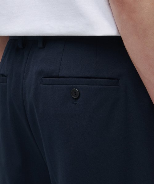 MUSINSA STANDARD（ムシンサスタンダード）の「軽量ルーズテーパード隠しバンディングクロップドスラックス[ネイビー]（スラックス・メンズ・その他・26/27/28/29/42）」の7枚目の写真
