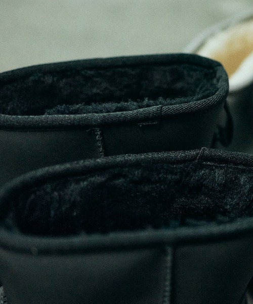 UGG(アグ)の「CLASSIC MINI REFLECTIVE 1171110-BRLC(ブーツ・メンズ・ブラック・7/8/9/10/11)」の5枚目の写真