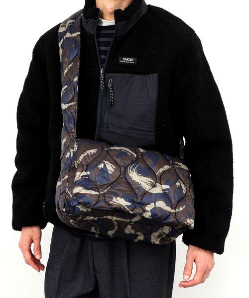 TAION（タイオン）の「【TAION / タイオン】MILITARY MESSENGER DOWN BAG M（ショルダーバッグ・メンズ・ブラック/ブラウン系その他/ダークネイビー・FREE）」の3枚目の写真