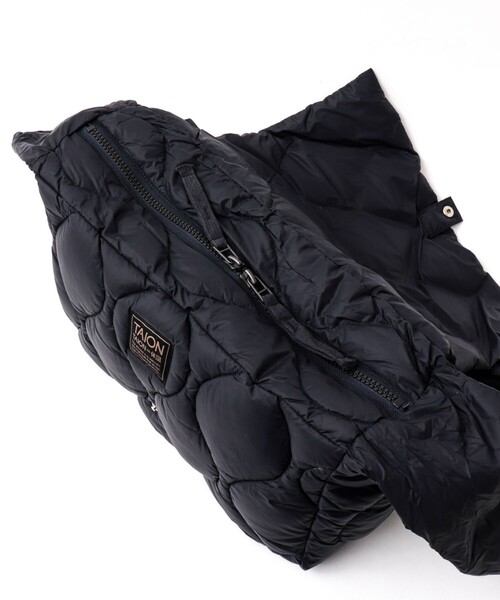 TAION（タイオン）の「【TAION / タイオン】MILITARY MESSENGER DOWN BAG M（ショルダーバッグ・メンズ・ブラック/ブラウン系その他/ダークネイビー・FREE）」の17枚目の写真