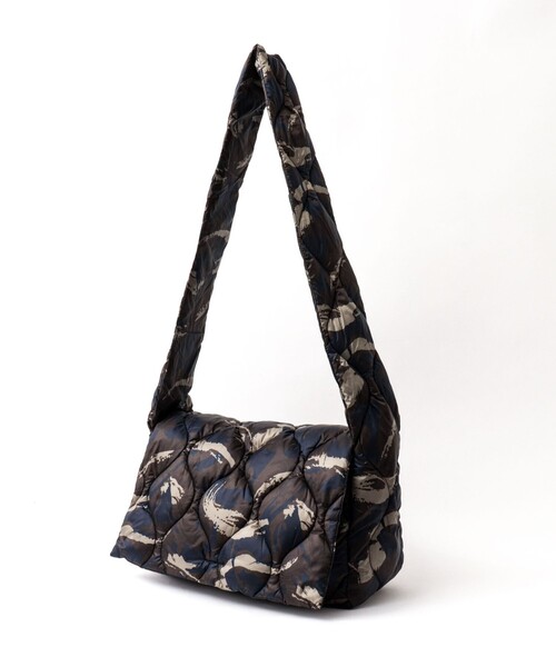 TAION（タイオン）の「【TAION / タイオン】MILITARY MESSENGER DOWN BAG M（ショルダーバッグ・メンズ・ブラック/ブラウン系その他/ダークネイビー・FREE）」の13枚目の写真