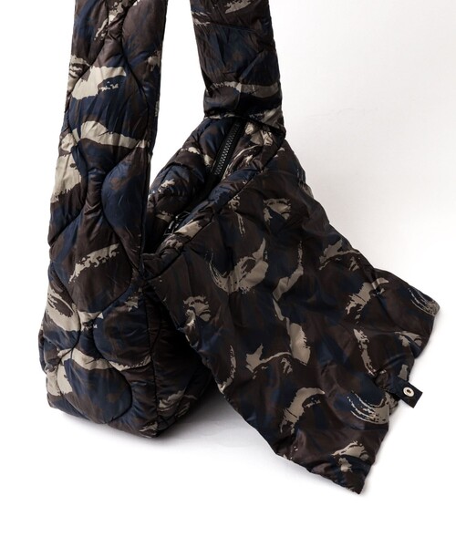 TAION（タイオン）の「【TAION / タイオン】MILITARY MESSENGER DOWN BAG M（ショルダーバッグ・メンズ・ブラック/ブラウン系その他/ダークネイビー・FREE）」の20枚目の写真