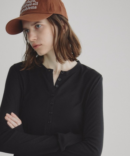 Auntie Rosa Holiday(アンティローザホリデー)の「シアーリブヘンリーネックトップス(Tシャツ/カットソー・レディース・グレー/ラベンダー/ライム/ピンク/アイボリー/ブラック・FREE)」の2枚目の写真