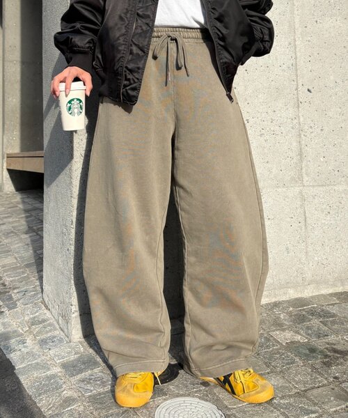 CIAOPANIC TYPY（チャオパニックティピー）の「【UNISEX】ピグメント裏毛スウェットカーブパンツ（その他パンツ・レディース・チャコールグレー/ピンク/ベージュ・MEDIUM/LARGE）」の3枚目の写真