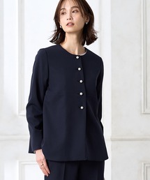 A C DESIGN BY ALPHA CUBIC（エーシーデザインバイアルファキュービック）の「【セレモニー対応】ペプラムパールボタンジャケット【セットアップ可能・大きいサイズあり】（その他アウター）」