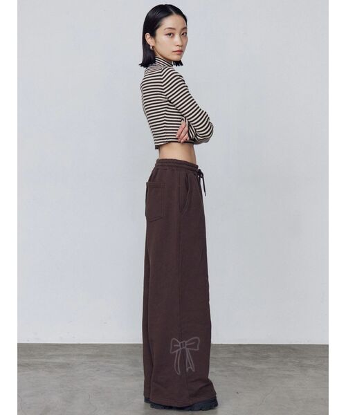 EMODA（エモダ）の「リボングラフィックスウェットパンツ（スウェットパンツ・レディース・ブラウン/グレー・MEDIUM/SMALL）」の17枚目の写真