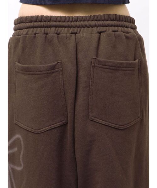 EMODA（エモダ）の「リボングラフィックスウェットパンツ（スウェットパンツ・レディース・ブラウン/グレー・MEDIUM/SMALL）」の3枚目の写真
