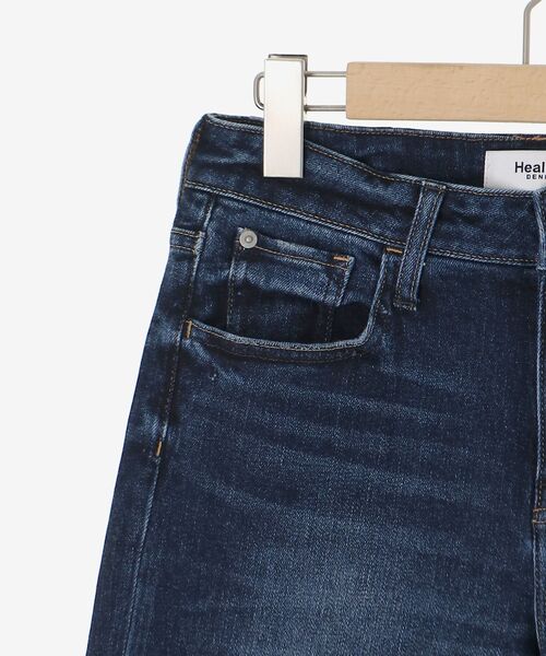 le.coeur blanc（ルクールブラン）の「HealthyDENIMヘルシーデニムPinkPepper（デニムパンツ・レディース・ネイビー/ブルー・38/36）」の5枚目の写真