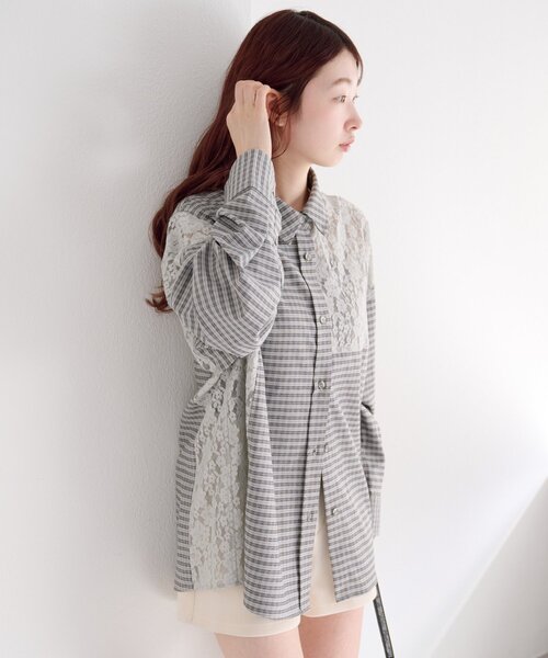 Kastane（カスタネ）の「【1.1(木)0:00発売/S.Mサイズ展開/WEB先行】パッチワークレースシャツ（シャツ/ブラウス・レディース・ブラック/ライトグレー・SMALL/MEDIUM）」の4枚目の写真