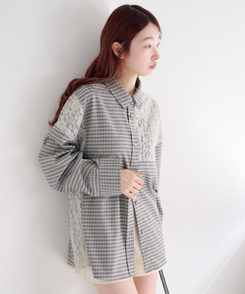 Kastane（カスタネ）の「【1.1(木)0:00発売/S.Mサイズ展開/WEB先行】パッチワークレースシャツ（シャツ/ブラウス・レディース・ブラック/ライトグレー・SMALL/MEDIUM）」の5枚目の写真