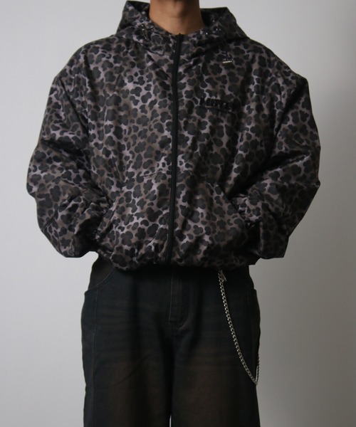 NYLAUS(ナイラス)の「【NYS】2026新作 総柄 ジップアップ マウンテンパーカー ダブルジップブルゾン(ブルゾン・メンズ・ブラック/カモフラージュ/レオパード・L/M/S)」の4枚目の写真