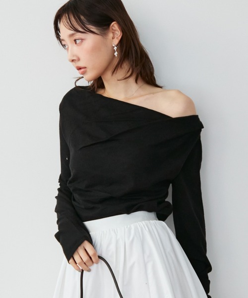 krahe(クレーエ)の「ドレープオフショルプルオーバー(Tシャツ/カットソー・レディース・ブラウン/アイボリー/グレー/ブラック・FREE)」の1枚目の写真