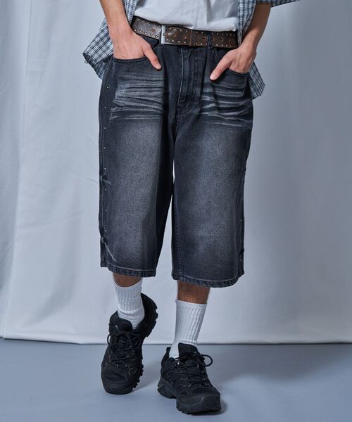 SEQUENZ(シークエンズ)の「※WEB限定 / ヴィンテージ加工 / スタッズデニムショートパンツ / sqnz washed denim shorts(その他パンツ・メンズ・ライトブルー/ブラック/グレー・SMALL/LARGE/MEDIUM)」の11枚目の写真