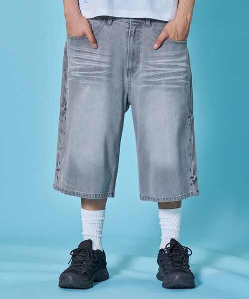 SEQUENZ(シークエンズ)の「※WEB限定 / ヴィンテージ加工 / スタッズデニムショートパンツ / sqnz washed denim shorts(その他パンツ・メンズ・ライトブルー/ブラック/グレー・SMALL/LARGE/MEDIUM)」の5枚目の写真