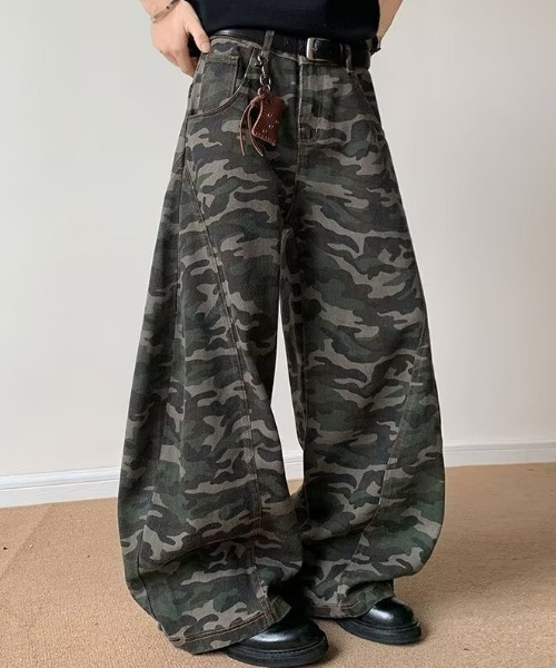 WYZ wear(ダブリューワイジィーウェア)の「カモフラージュ柄カーブワイドパンツ/ユニセックス(その他パンツ・メンズ・カモフラージュ・M/L/XL)」の3枚目の写真
