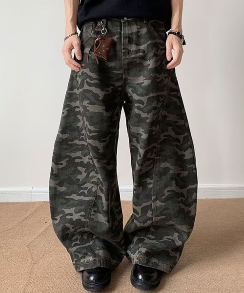 WYZ wear(ダブリューワイジィーウェア)の「カモフラージュ柄カーブワイドパンツ/ユニセックス(その他パンツ・メンズ・カモフラージュ・M/L/XL)」の4枚目の写真