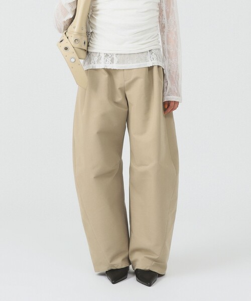 Ray BEAMS（レイビームス）の「2タック カーブ バレル チノパンツ（その他パンツ・レディース・ダークブラウン/カーキ・0/1）」の2枚目の写真