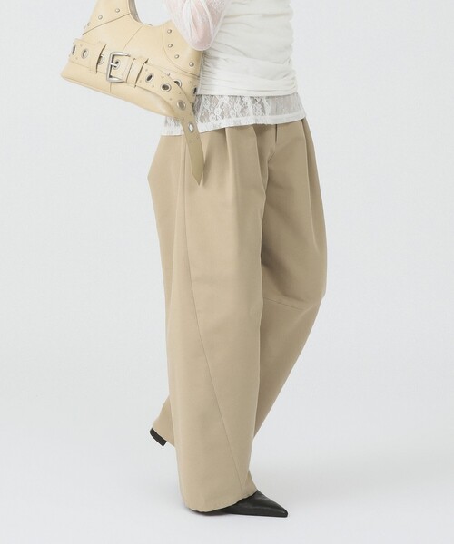 Ray BEAMS（レイビームス）の「2タック カーブ バレル チノパンツ（その他パンツ・レディース・ダークブラウン/カーキ・0/1）」の6枚目の写真