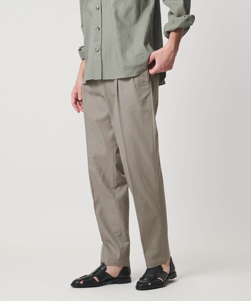 UNITED ARROWS（ユナイテッドアローズ）の「ツイル カルゼ ２プリーツ キャロット パンツ（スラックス・メンズ・オリーブ/グレー系/ベージュ・S/L/XL/M）」の6枚目の写真
