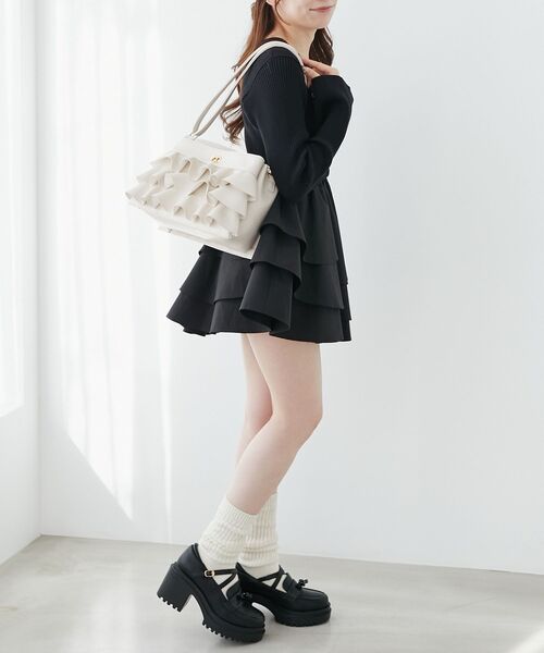 MAJESTIC LEGON（マジェスティックレゴン）の「フリルマルチポケットショルダーバッグ（ショルダーバッグ・レディース・ブラック/アイボリー/ピンク・FREE）」の4枚目の写真