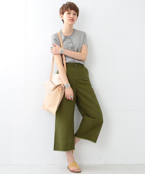 Ray BEAMS（レイビームス）の「Ray BEAMS / カットオフ クロップドパンツ（その他パンツ・レディース・オリーブ/ダークブラウン・0/1）」の5枚目の写真