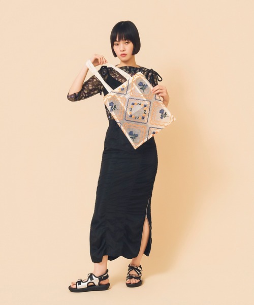 Casselini(キャセリーニ)の「Casselini(キャセリーニ)チュール刺繍トート(トートバッグ・レディース・レッド/ブルー/アイボリー/ブラック・FREE)」の10枚目の写真