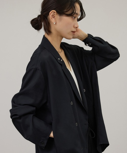 SALON adam et rope'(サロン アダム エ ロペ)の「アセテートツイルダブルジャケット(テーラードジャケット・レディース・ブラック/ベージュ系その他・FREE)」の7枚目の写真