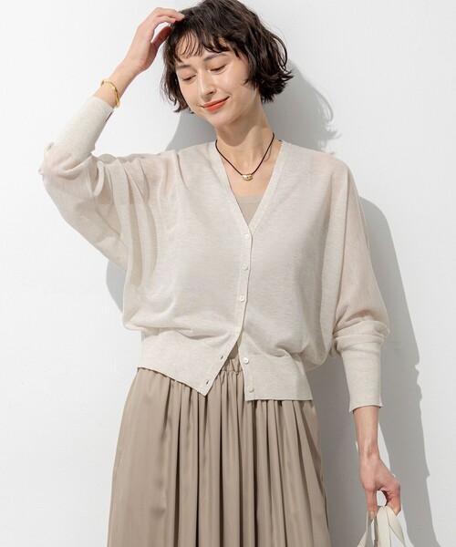 23区(ニジュウサンク)の「シャイニーシアー ドルマンスリーブ カーディガン(カーディガン/ボレロ・レディース・ネイビー系/ライトグレー系/ベージュ系/スカイブルー系/ブラック系・38)」の1枚目の写真