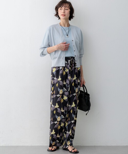 23区(ニジュウサンク)の「シャイニーシアー ドルマンスリーブ カーディガン(カーディガン/ボレロ・レディース・ネイビー系/ライトグレー系/ベージュ系/スカイブルー系/ブラック系・38)」の9枚目の写真