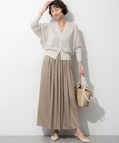 23区(ニジュウサンク)の「シャイニーシアー ドルマンスリーブ カーディガン(カーディガン/ボレロ・レディース・ネイビー系/ライトグレー系/ベージュ系/スカイブルー系/ブラック系・38)」の10枚目の写真