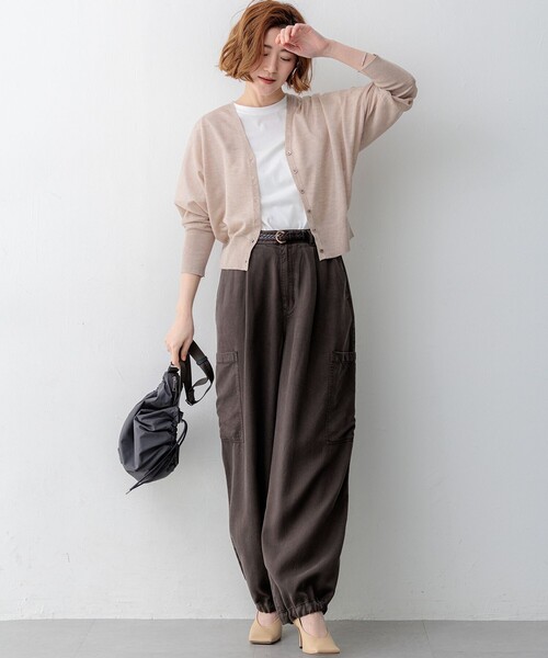 23区(ニジュウサンク)の「シャイニーシアー ドルマンスリーブ カーディガン(カーディガン/ボレロ・レディース・ネイビー系/ライトグレー系/ベージュ系/スカイブルー系/ブラック系・38)」の20枚目の写真