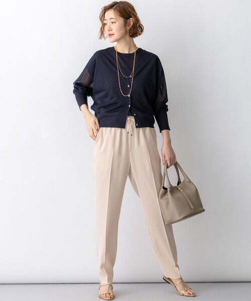 23区(ニジュウサンク)の「シャイニーシアー ドルマンスリーブ カーディガン(カーディガン/ボレロ・レディース・ネイビー系/ライトグレー系/ベージュ系/スカイブルー系/ブラック系・38)」の22枚目の写真