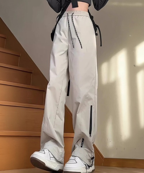 SallyLunn(サリーラン)の「スリムカーゴパンツ(カーゴパンツ・レディース・ホワイト/ブラック・LARGE/MEDIUM)」の3枚目の写真