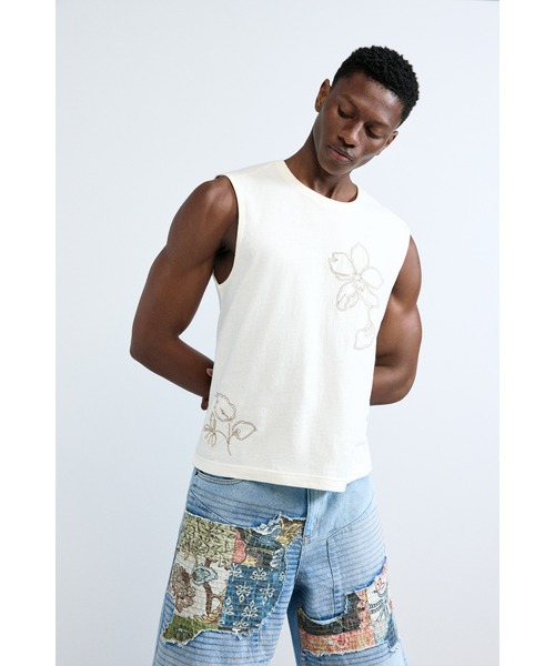 Desigual(デシグアル)の「立体フラワー刺繍 ノースリーブ Tシャツ(Tシャツ/カットソー・メンズ・ホワイト・L/M/S/XL)」の3枚目の写真