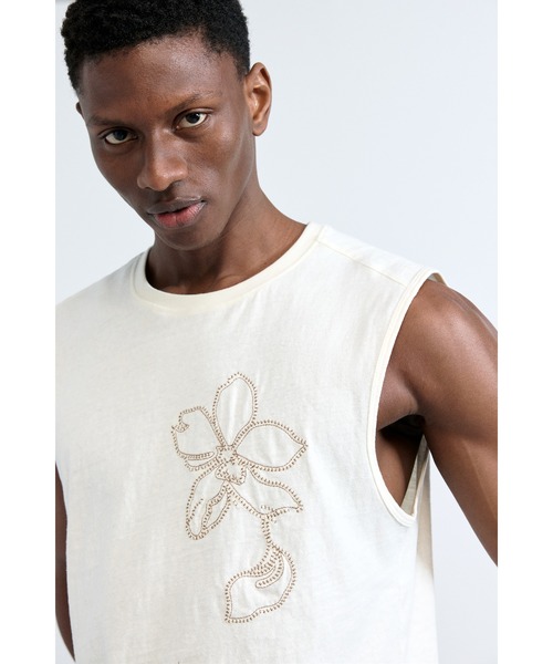 Desigual(デシグアル)の「立体フラワー刺繍 ノースリーブ Tシャツ(Tシャツ/カットソー・メンズ・ホワイト・L/M/S/XL)」の5枚目の写真