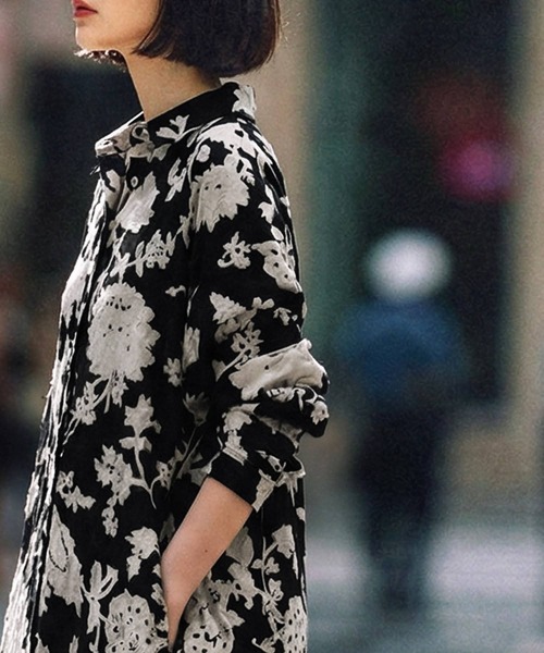 antiqua(アンティカ)の「花柄 ドビー織り ワンピース(シャツワンピース・レディース・ブラック・ONESIZE)」の3枚目の写真