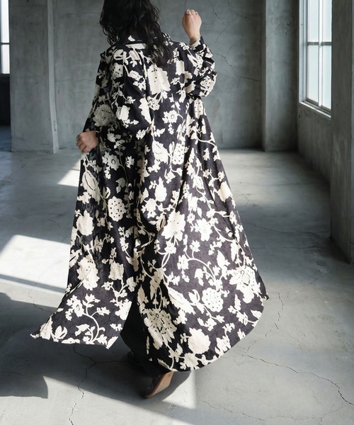 antiqua(アンティカ)の「花柄 ドビー織り ワンピース(シャツワンピース・レディース・ブラック・ONESIZE)」の6枚目の写真