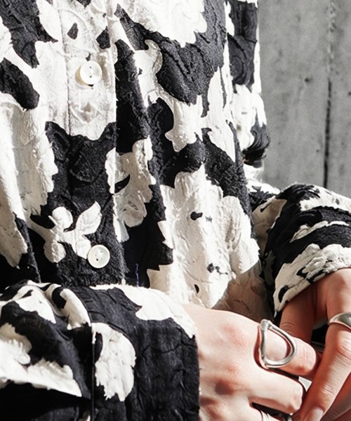antiqua(アンティカ)の「花柄 ドビー織り ワンピース(シャツワンピース・レディース・ブラック・ONESIZE)」の7枚目の写真