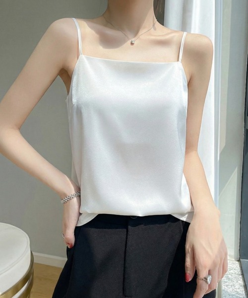 yuue' ( wear )（ユーイ）の「スクエアネックサテンキャミソール（キャミソール・レディース・グレー/ブラック/ホワイト/ベージュ・M/L）」の5枚目の写真