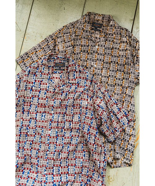 BEAMS PLUS(ビームスプラス)の「Open Collar Block Print ③(シャツ/ブラウス・メンズ・レッド/ブラック・MEDIUM/SMALL/LARGE/X-LARGE)」の3枚目の写真