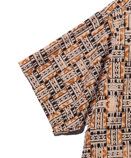 BEAMS PLUS(ビームスプラス)の「Open Collar Block Print ③(シャツ/ブラウス・メンズ・レッド/ブラック・MEDIUM/SMALL/LARGE/X-LARGE)」の6枚目の写真
