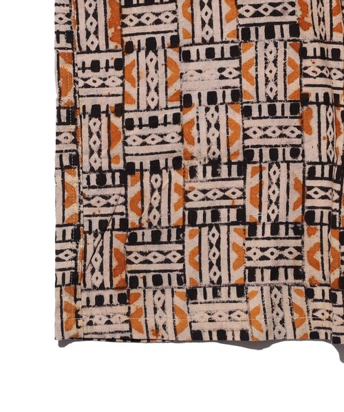 BEAMS PLUS(ビームスプラス)の「Open Collar Block Print ③(シャツ/ブラウス・メンズ・レッド/ブラック・MEDIUM/SMALL/LARGE/X-LARGE)」の7枚目の写真