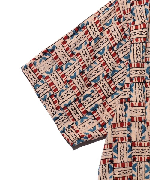 BEAMS PLUS(ビームスプラス)の「Open Collar Block Print ③(シャツ/ブラウス・メンズ・レッド/ブラック・MEDIUM/SMALL/LARGE/X-LARGE)」の13枚目の写真